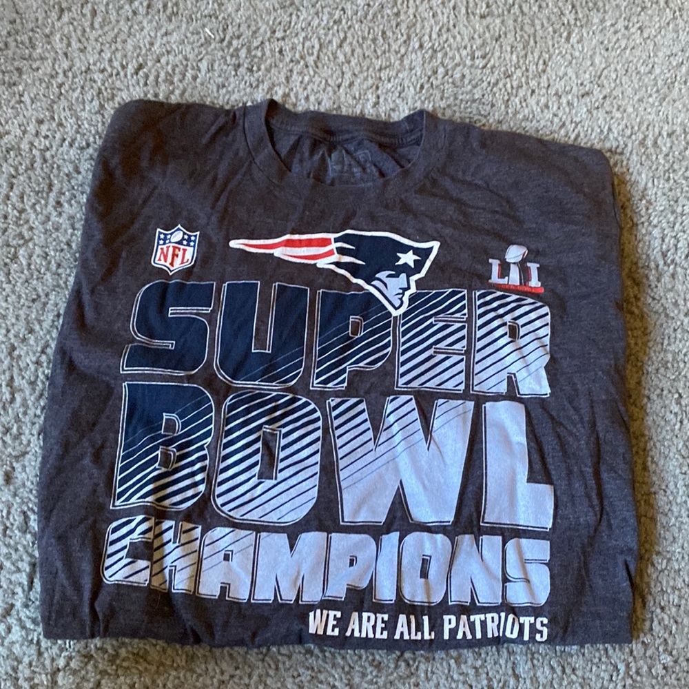 Pro Line medium New England Patriots Super Bowl champions shirt